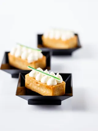 蛋糕店小蛋糕慕斯美食甜品图片