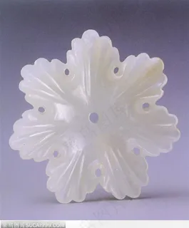 中华传统工艺-白色的梅花玉器