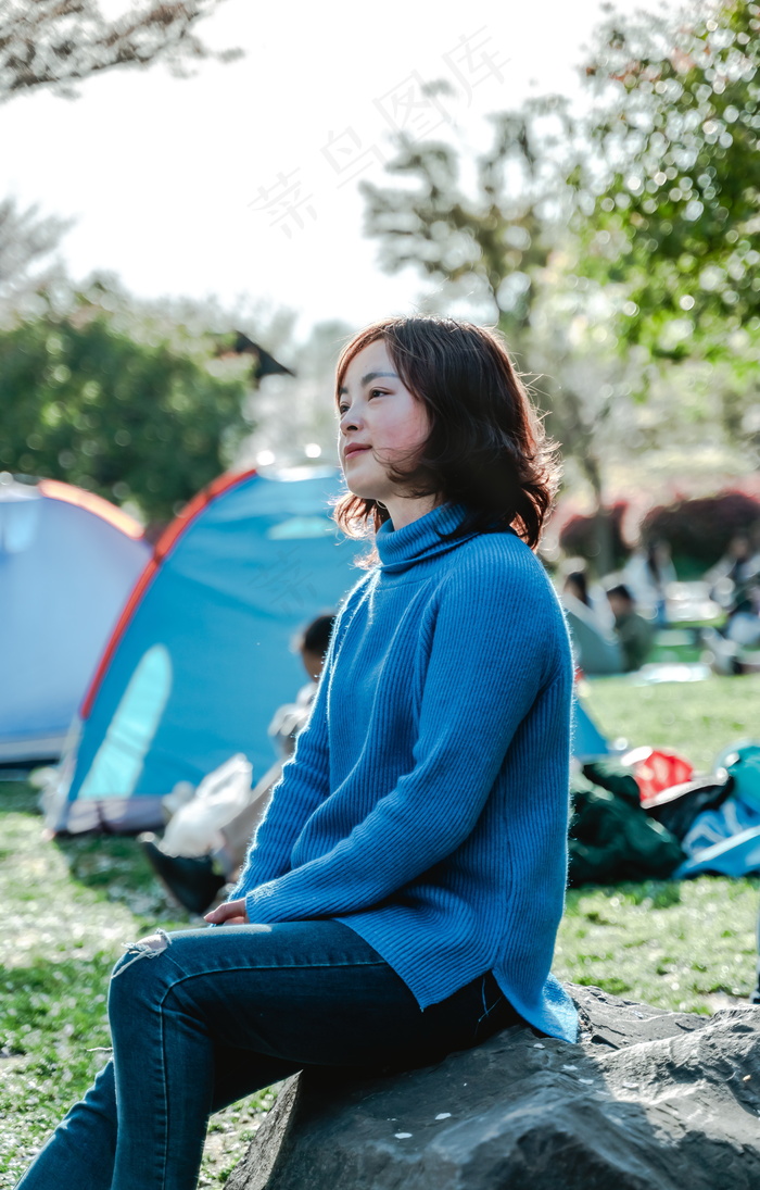 可爱短发女生图片