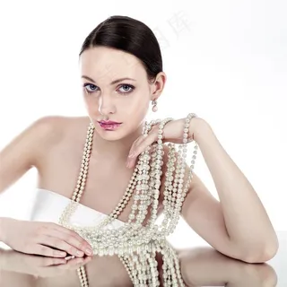 戴项链的性感美女