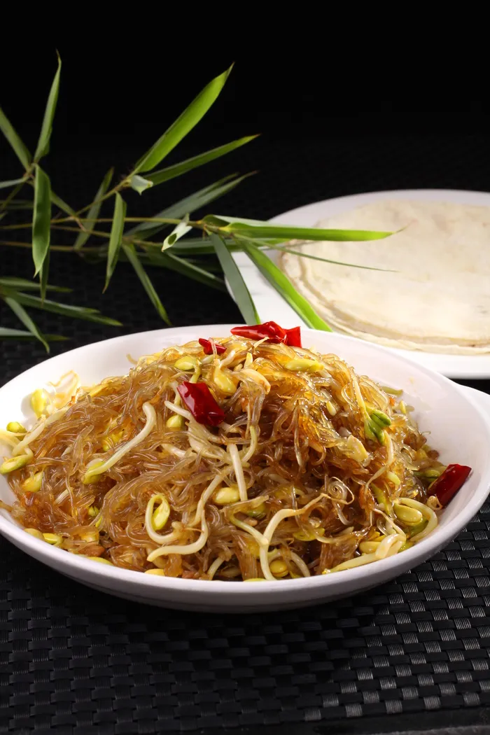 小黄豆芽炒粉条 