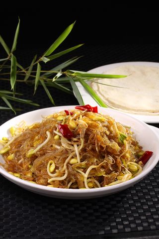 小黄豆芽炒粉条 