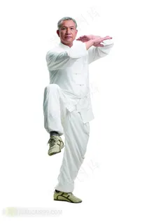 打太极的老人特写