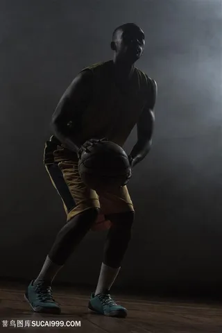 打篮球的运动员高清图片