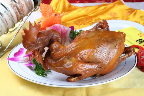 盐焗鸡整只38元半只20元