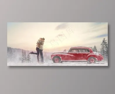 雪地里拥抱的情侣图片 雪地里拥抱的情侣图片