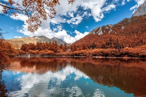 唯美亚丁山水风光图片