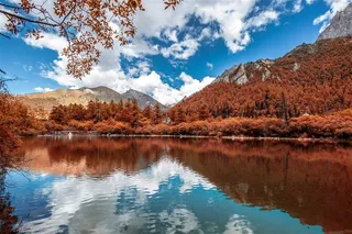 唯美亚丁山水风光图片