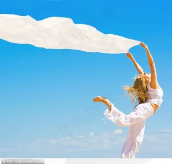 飞腾跳跃舞蹈的美女