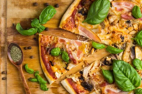 切好的美味披萨 切好的美味披萨