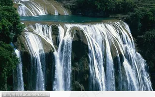 飞流直下的瀑布