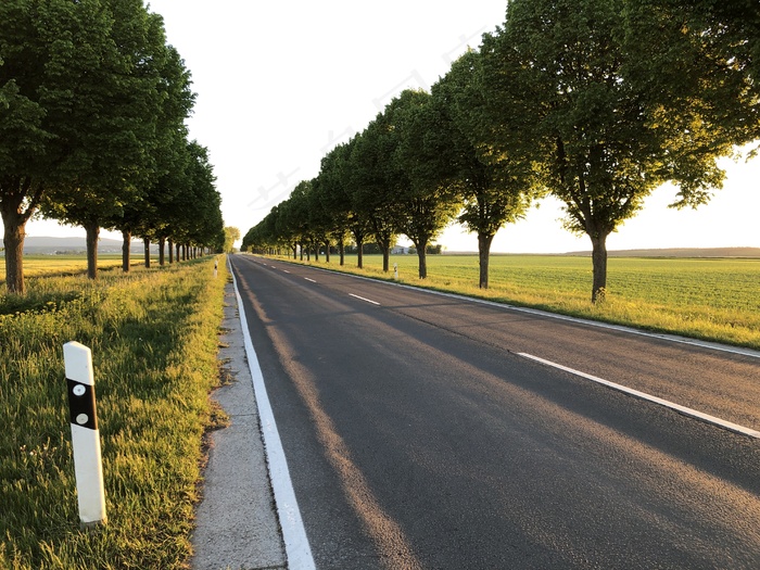 郊区公路景观图片