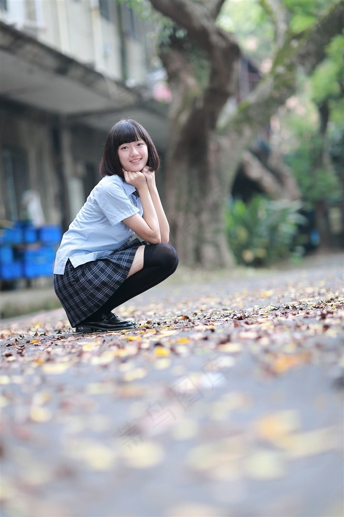 女学生制服短发美女蔡谨卉高清摄影大图