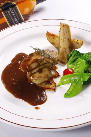 香煎法式鹅肝佐香煎苹果配红酒汁 (2)