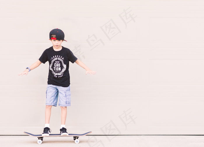 玩滑板小正太写真图片