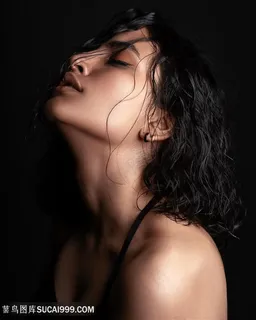 卷发美发美容完美肌肤美女图片