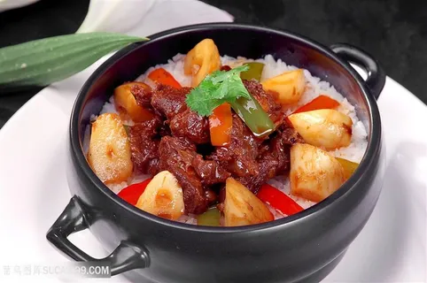 中华美食红烧鲜笋牛肉煲仔饭实拍摄影图中华美食 中华美食红烧鲜笋牛肉煲仔饭实拍摄影图中华美食