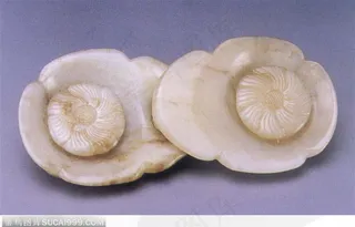 中华传统工艺-梅花花纹的玉锁