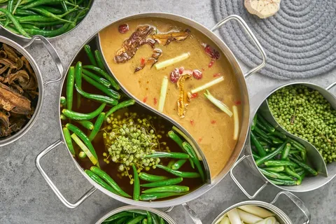 鸳鸯火锅火锅配料美食调味品辣椒酱葱姜蒜酱油