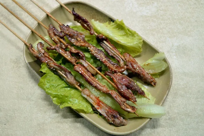 烧烤美食烤肉街边小吃油炸烤猪脆骨