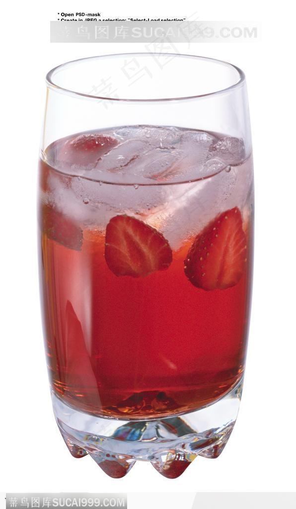 饮料特写-杯中红色的草莓酒