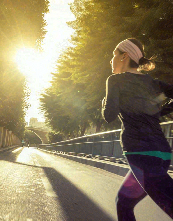 户外运动散步跑步奔跑，阳光活力摄影图