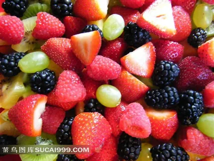 草莓树莓葡萄猕猴桃桑葚果水果