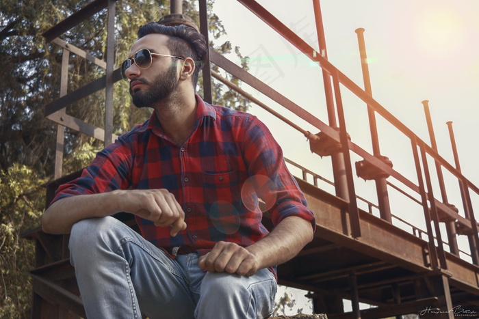 墨镜帅哥个人写真照