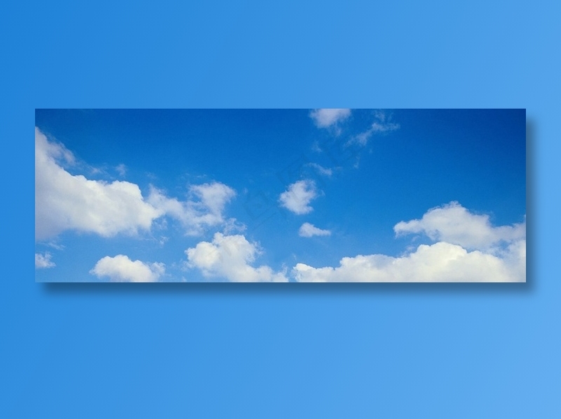 蔚蓝天空中的白云图片