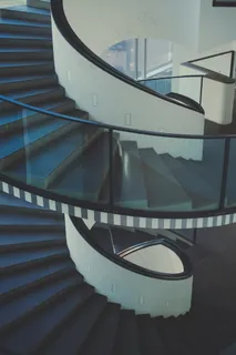 现代螺旋式楼梯图片 现代螺旋式楼梯图片