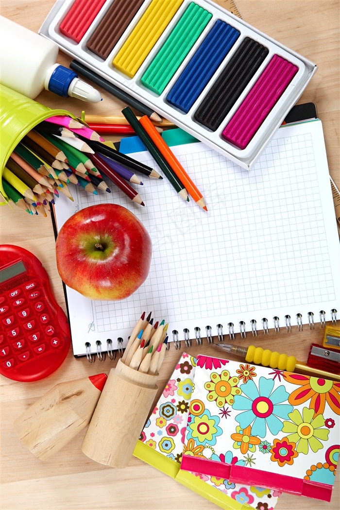 苹果彩色铅笔本子素材