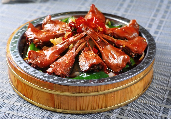 风暴鸭唇中华美食摄影图