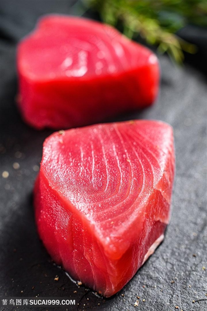 新鲜心形金枪鱼特写高清图片