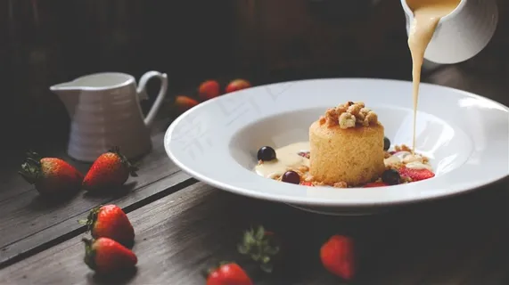 精致餐盘里面的蛋糕 精致餐盘里面的蛋糕