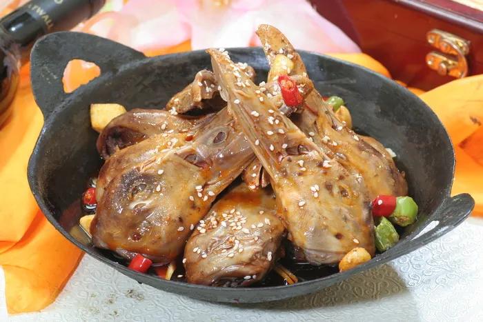 干锅辣鸭头 22元