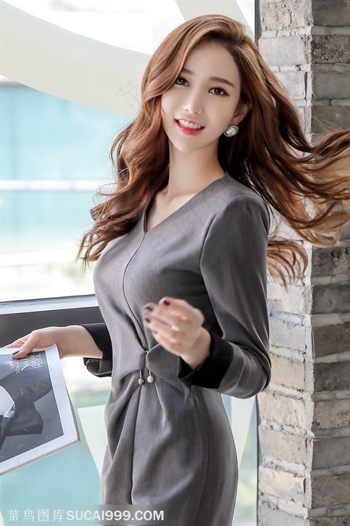 拿着杂志韩国*气质美女李妍静高清图片