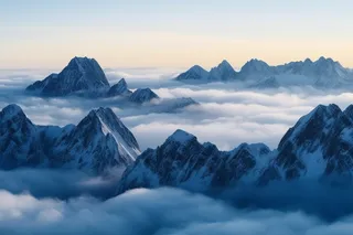 冬天雪山雪景云层摄影图