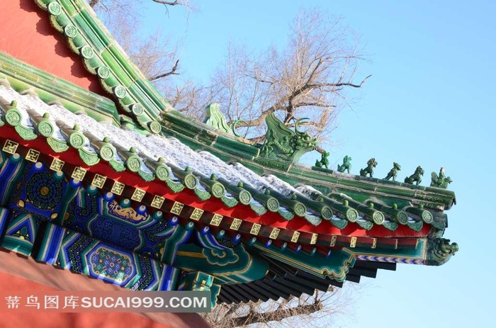 雕刻精美的红砖绿瓦屋檐