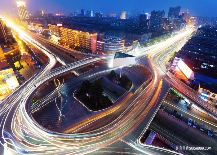 夜色下的市区环岛公路