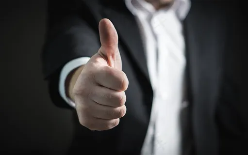 手势图片商务人士竖大拇指手势背景图片 手势图片商务人士竖大拇指手势背景图片