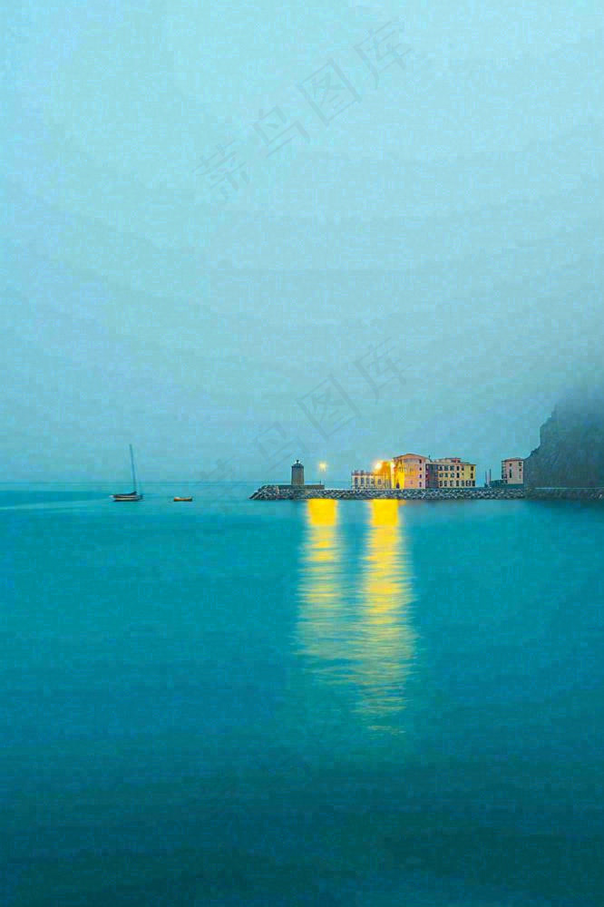 夏日海边海景蓝色清新海水游玩度假，大暑小暑(896x1344)