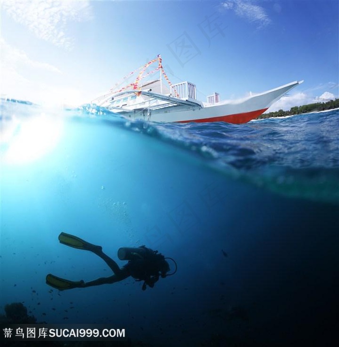 在海底潜水高清图片