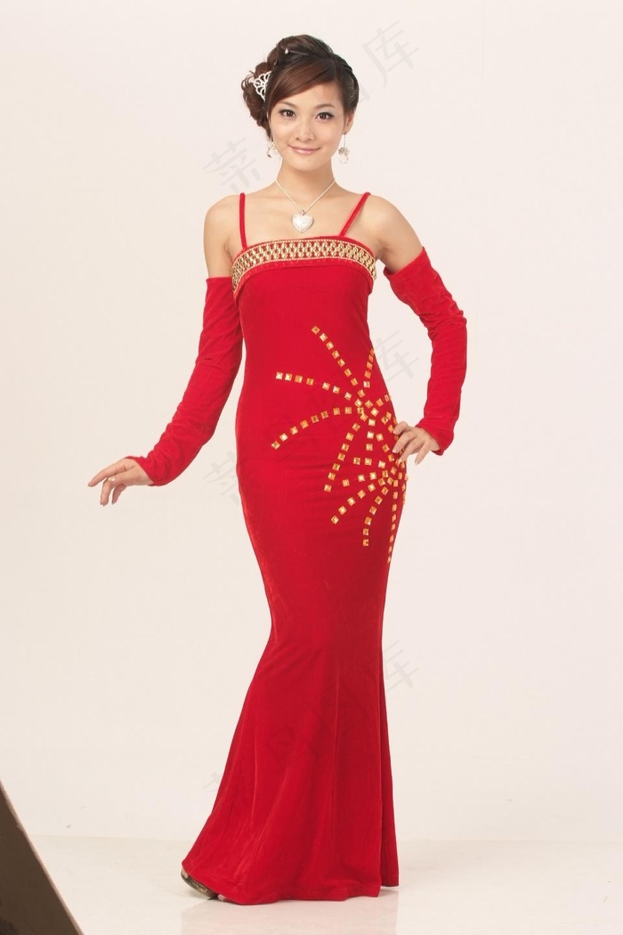 红色长款礼服