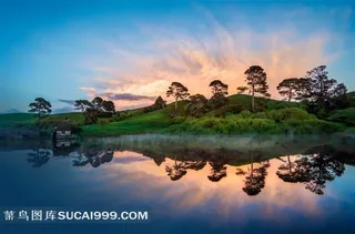 湖泊中的山坡倒影山水风景图片