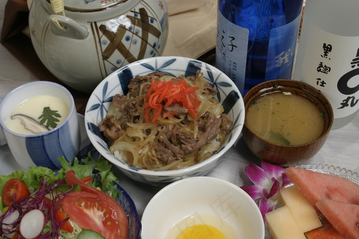  牛肉盖饭定食