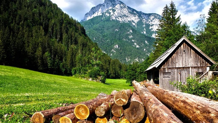 欧洲高山下小木屋风光图片