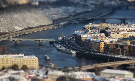 河水里的城市 河水里的城市