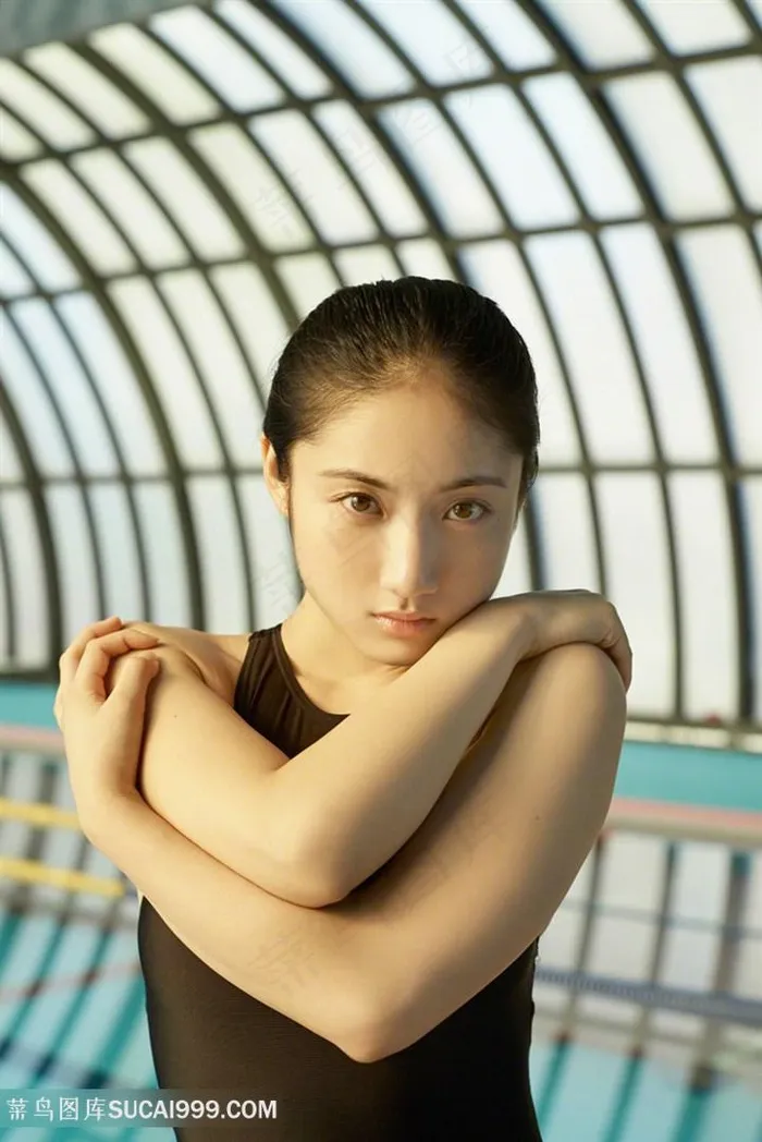清纯甜美的日本泳装美女图片