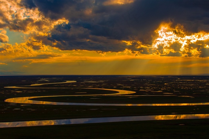 新疆巴音布鲁克夕阳风景摄影图