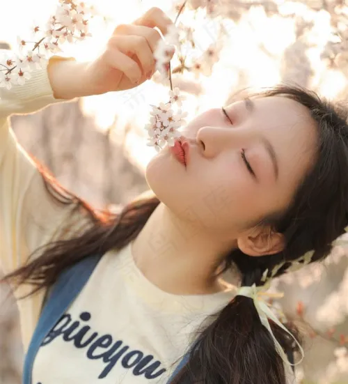 国产高清双马尾美女精选写真套图